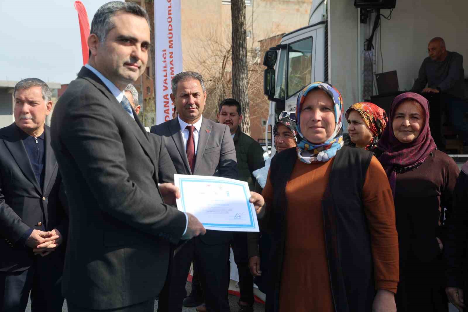 Adana’da konargöçer kadınlara taşınabilir enerji desteği
