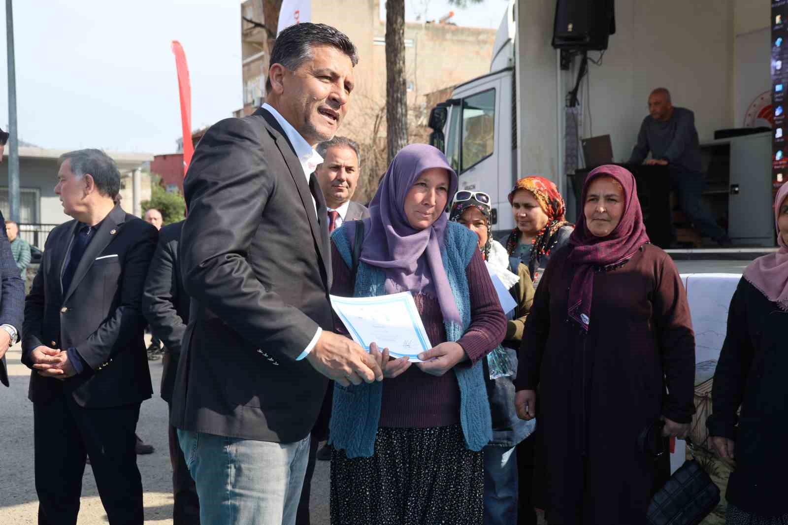 Adana’da konargöçer kadınlara taşınabilir enerji desteği
