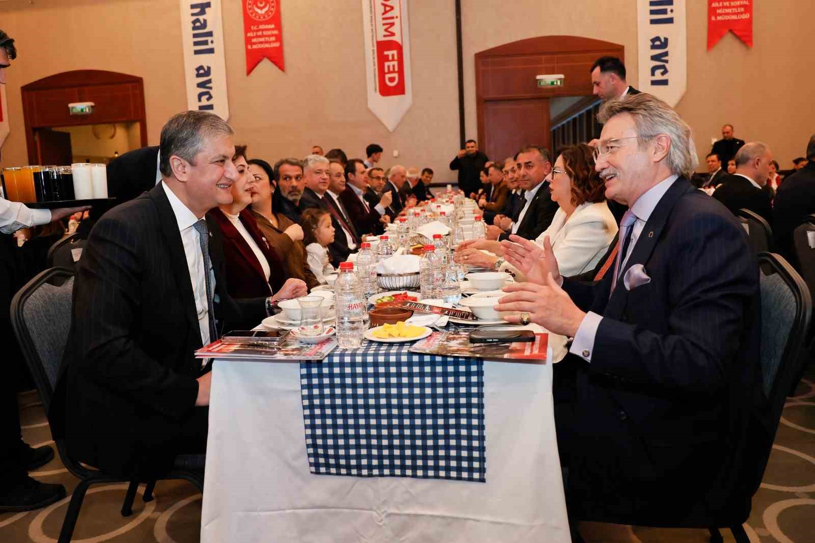 Adana’da koruyucu aileler ve çocukları iftarda buluştu
Adana’da koruyucu aileler ve çocukları iftarda buluştu