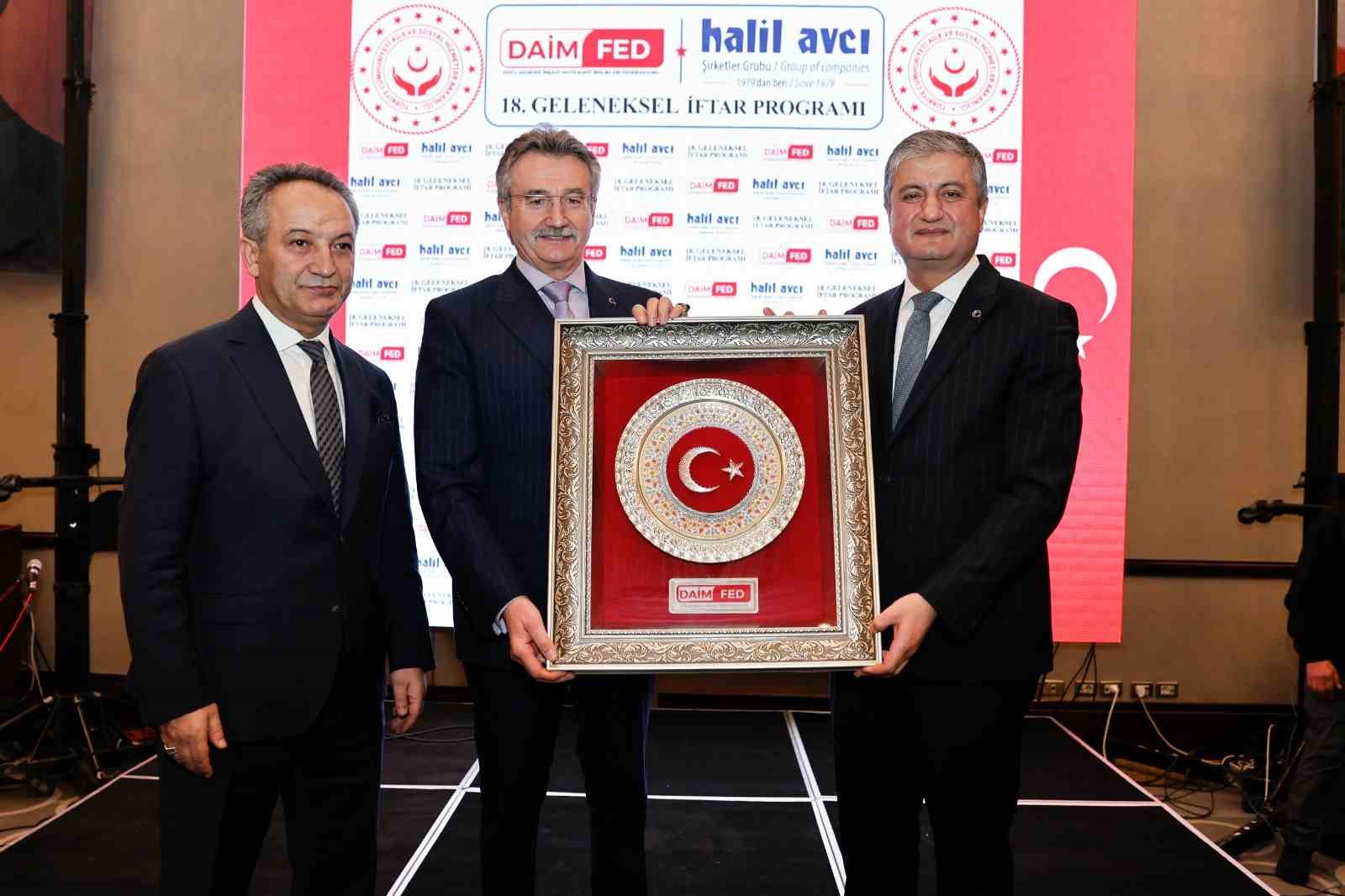 Adana’da koruyucu aileler ve çocukları iftarda buluştu
Adana’da koruyucu aileler ve çocukları iftarda buluştu