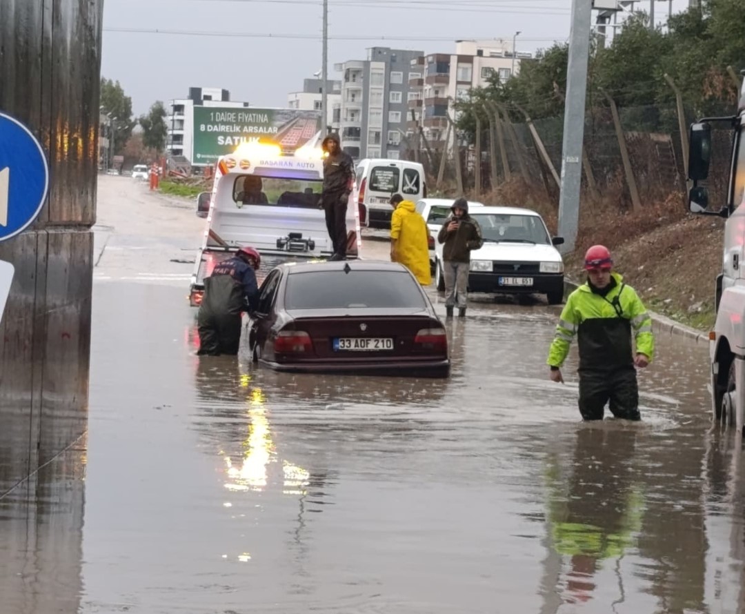 Adana’da metrekareye 138 kilogram yağış düştü, bin 257 su baskını meydana geldi
