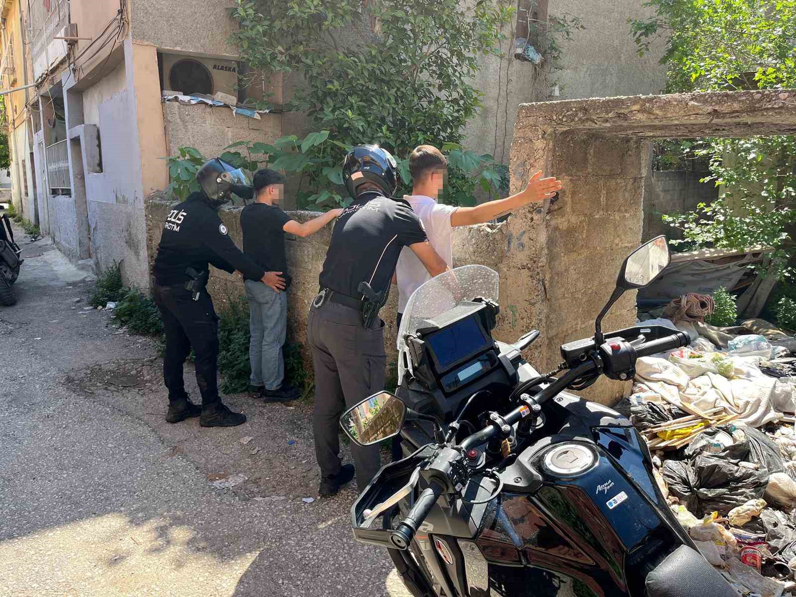 Adana’da metruk binalara narkotik denetimi
