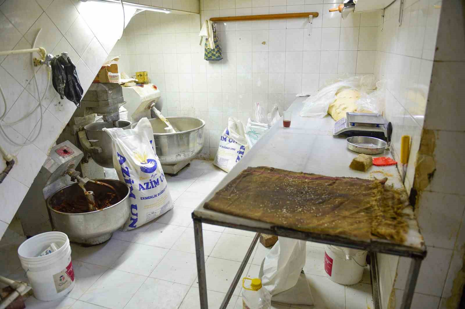 Adana’da mide bulandıran görüntü: Fırın mühürlendi
