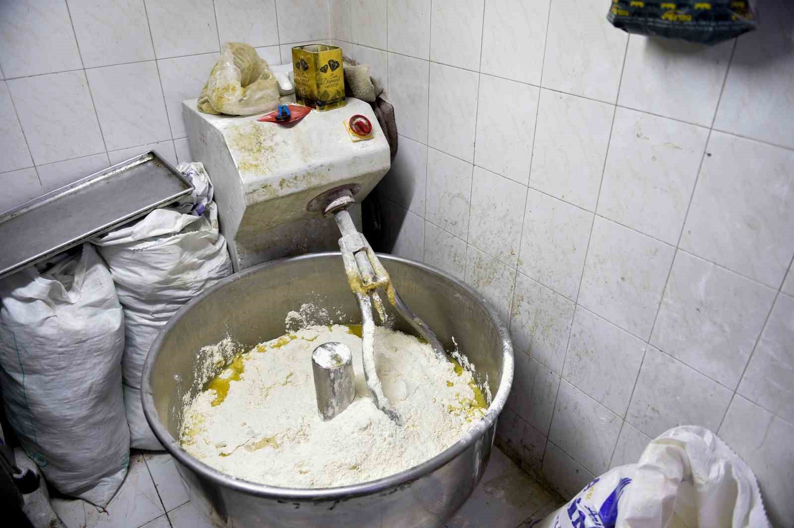 Adana’da mide bulandıran görüntü: Fırın mühürlendi
