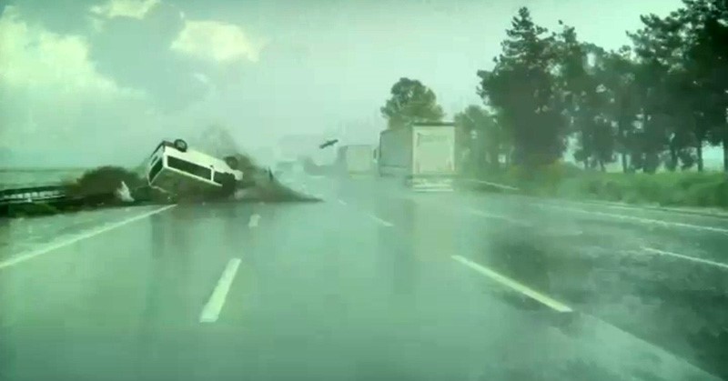 Adana’da panelvan araç takla attı
