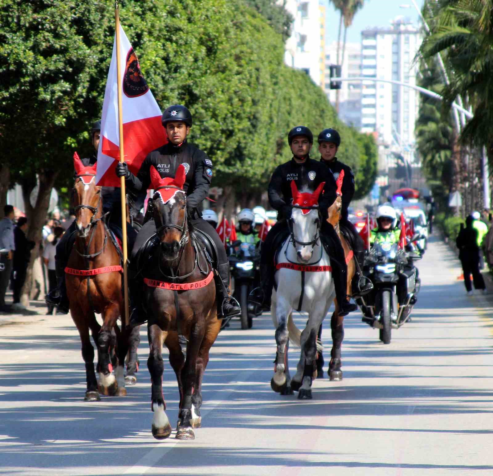 Adana’da polis korteji nefes kesti
Adana’da polis korteji nefes kesti