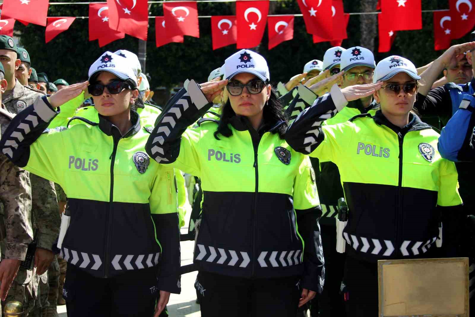 Adana’da polis korteji nefes kesti
Adana’da polis korteji nefes kesti