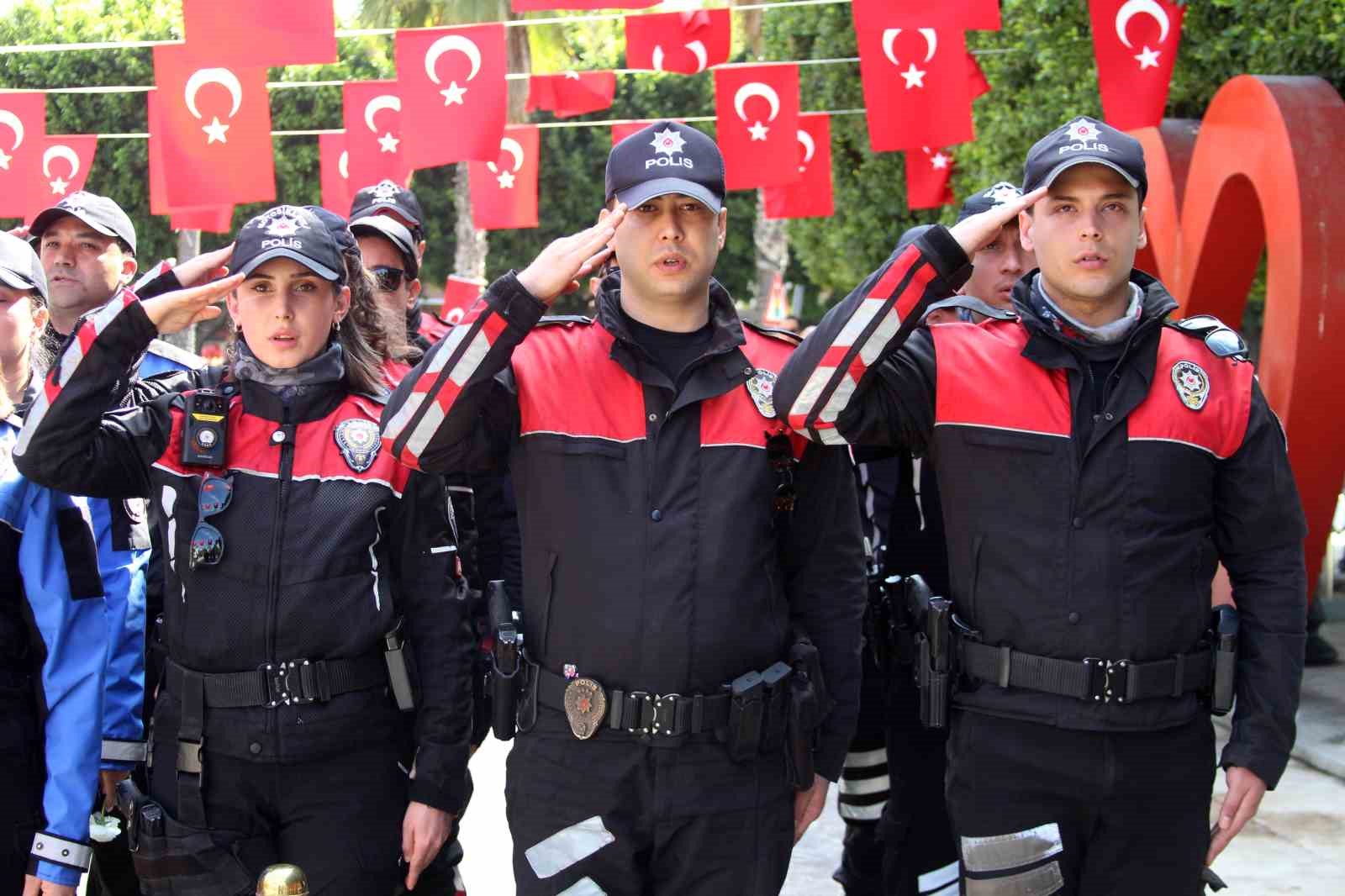 Adana’da polis korteji nefes kesti
Adana’da polis korteji nefes kesti