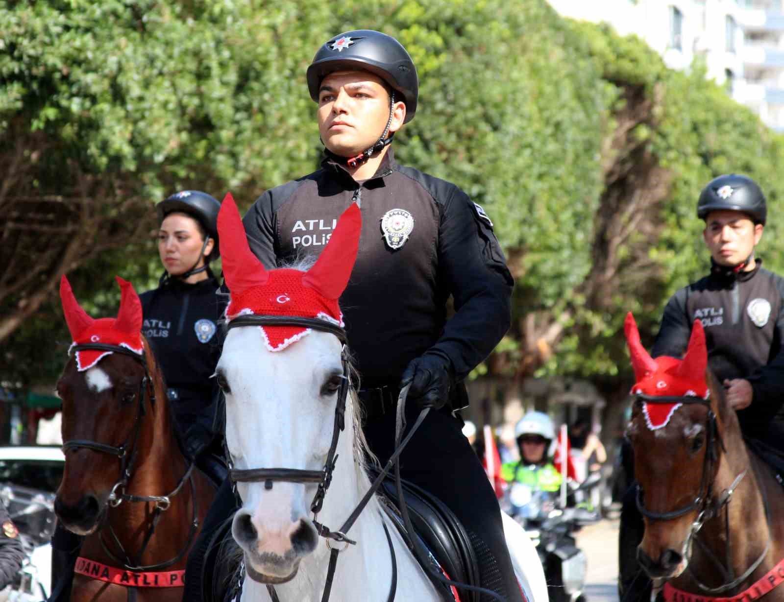 Adana’da polis korteji nefes kesti
Adana’da polis korteji nefes kesti