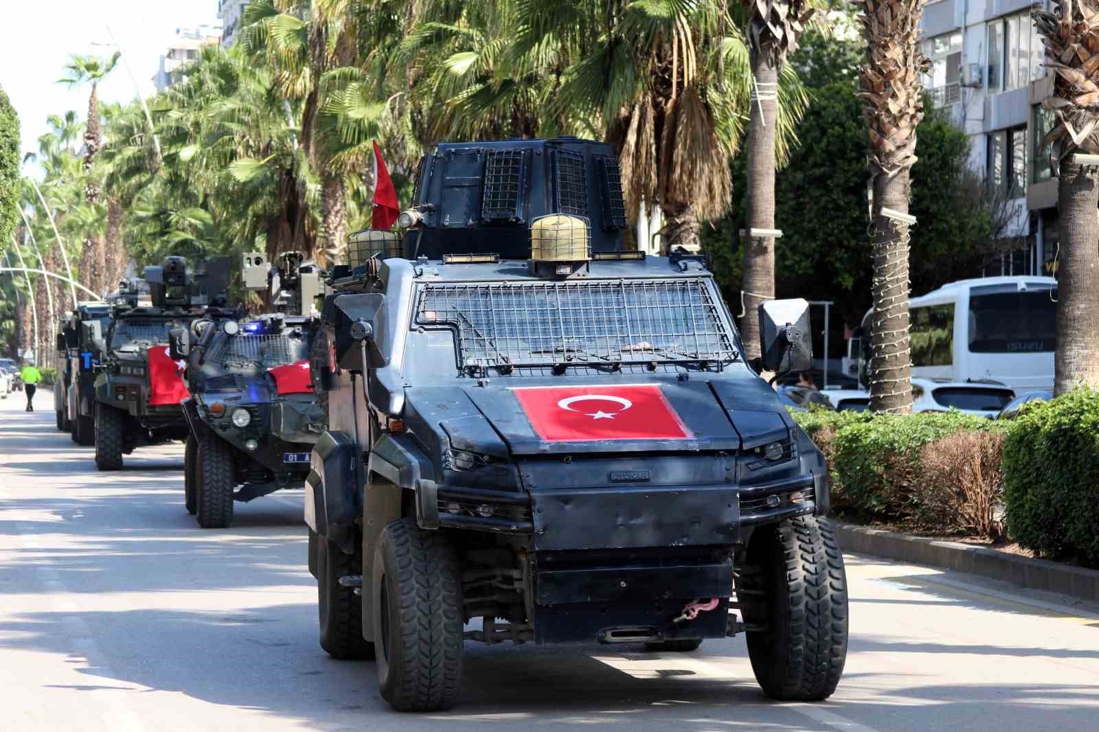 Adana’da polis korteji nefes kesti
Adana’da polis korteji nefes kesti