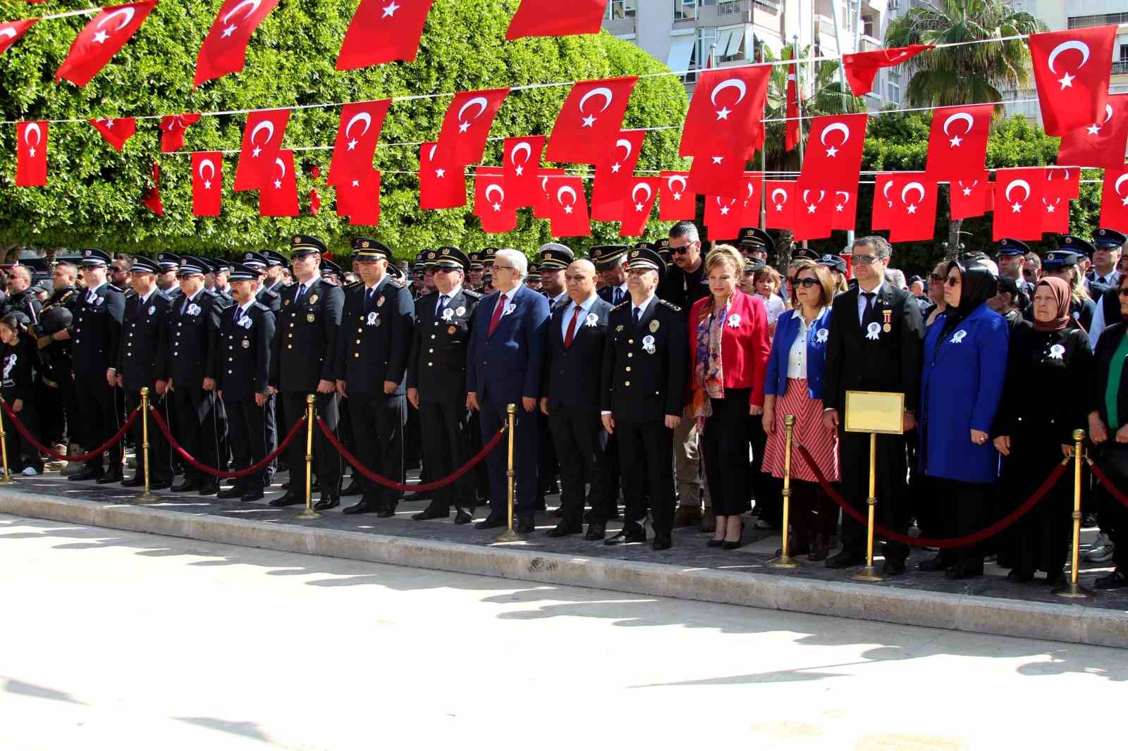 Adana’da polis korteji nefes kesti
Adana’da polis korteji nefes kesti