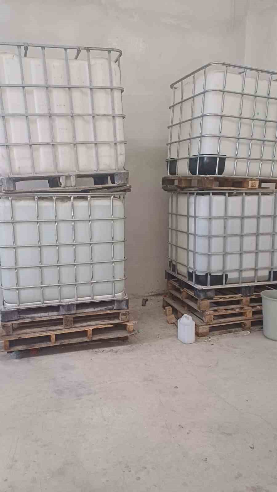 Adana’da sahte alkol operasyonu: 1 ton etil alkol ele geçirildi
