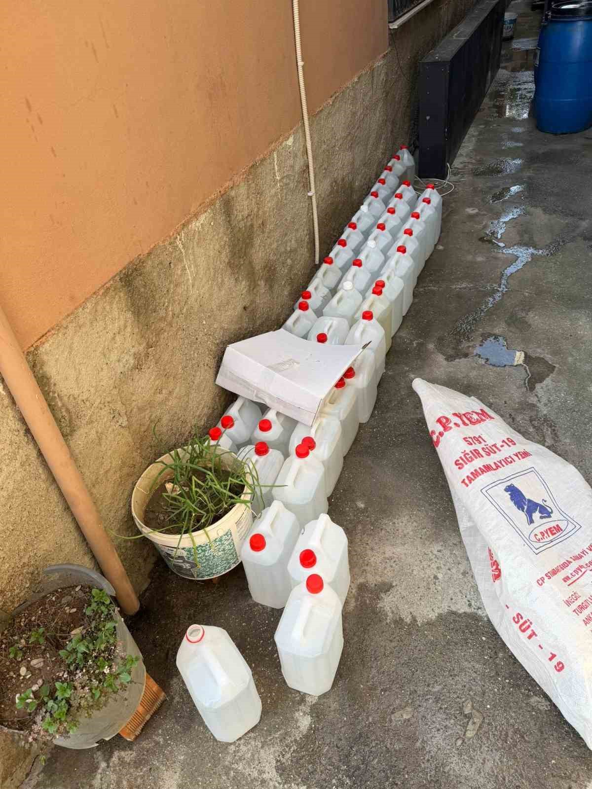 Adana’da sahte alkol operasyonu: 1 ton etil alkol ele geçirildi
