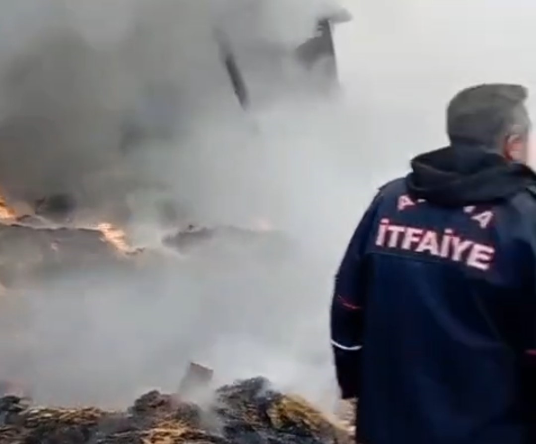 Adana’da samanlık yangını kontrol altına alındı
