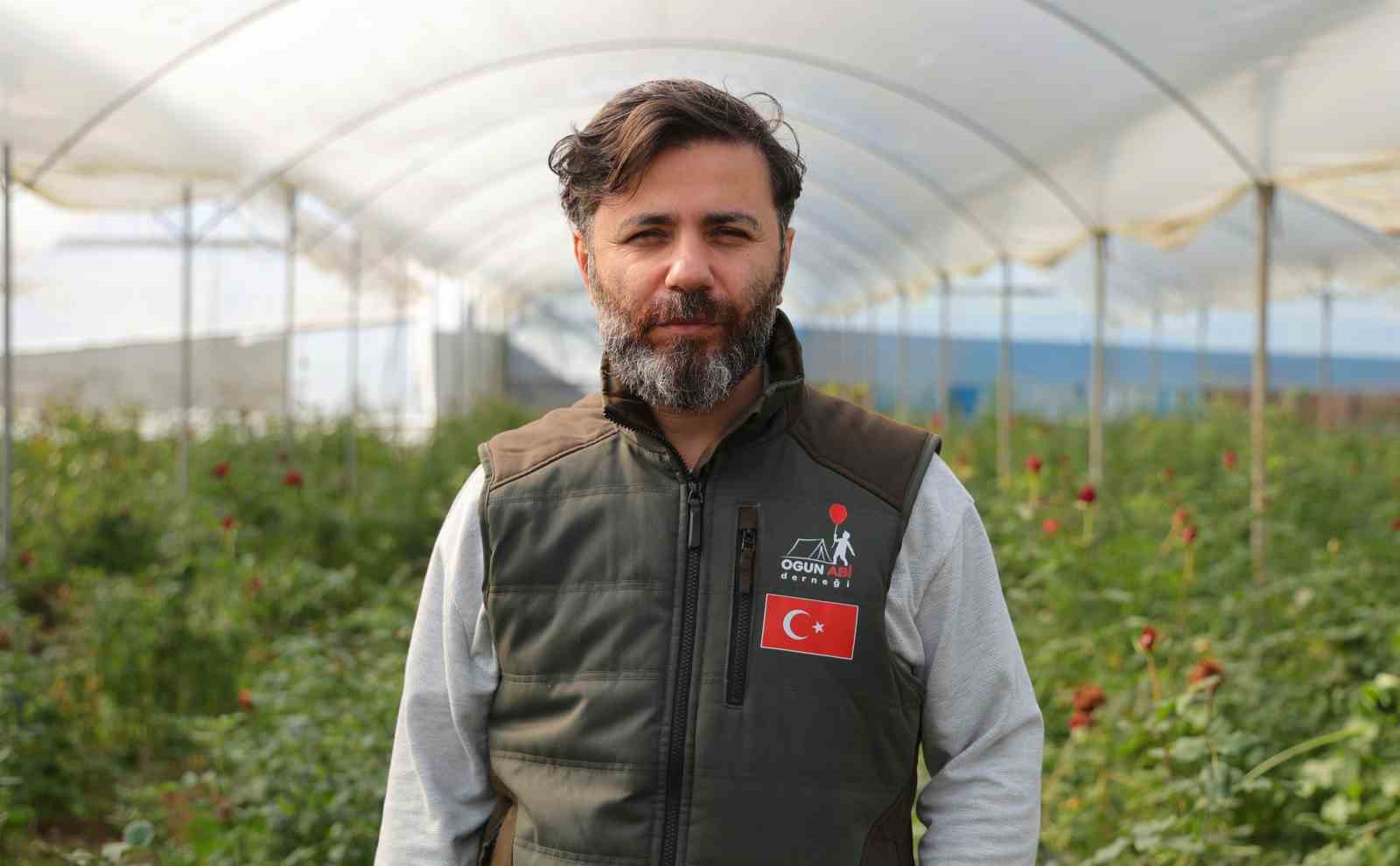 Adana’da sevgililerin gülleri dalında kurudu
