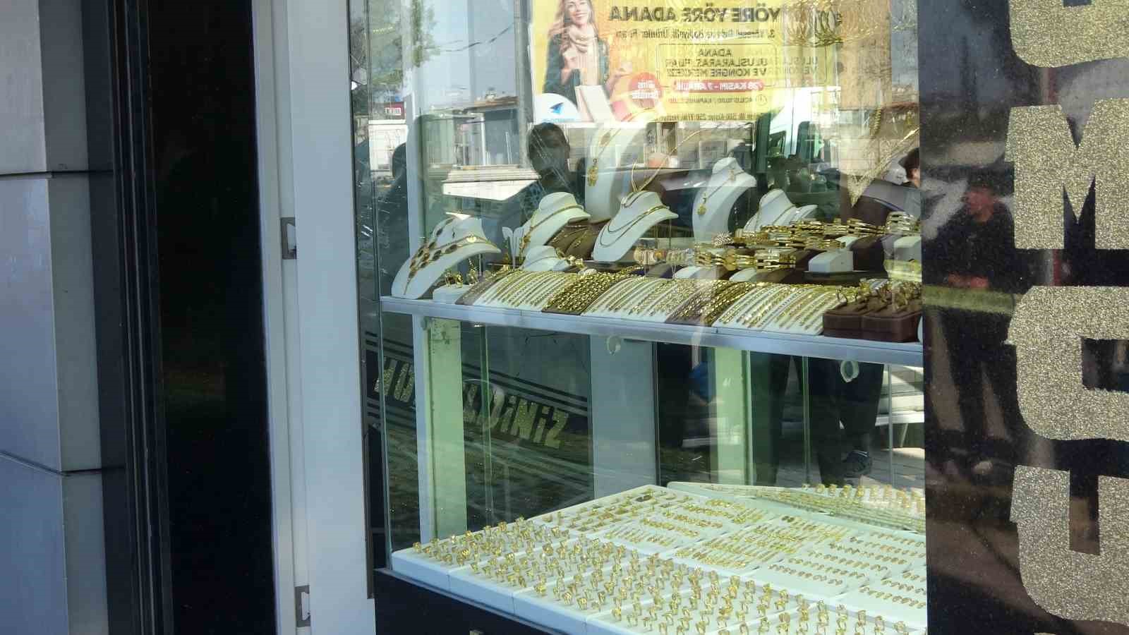 Adana’da silahlı kuyumcu soygunu
