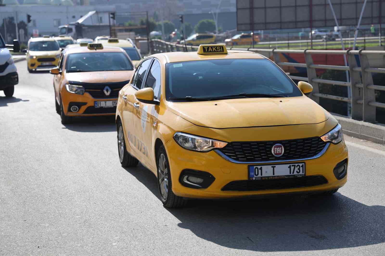 Adana’da taksicilerden korsan taksi eylemi
