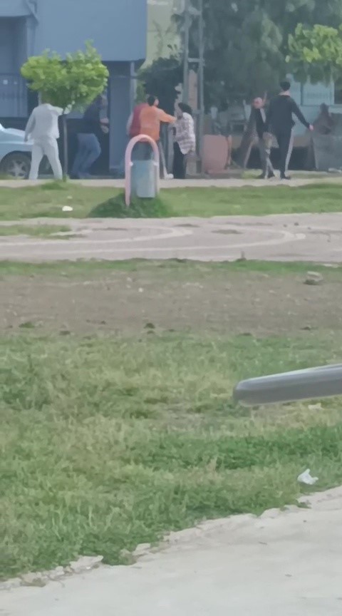 Adana’da tüfekli sopalı kavga kamerada
