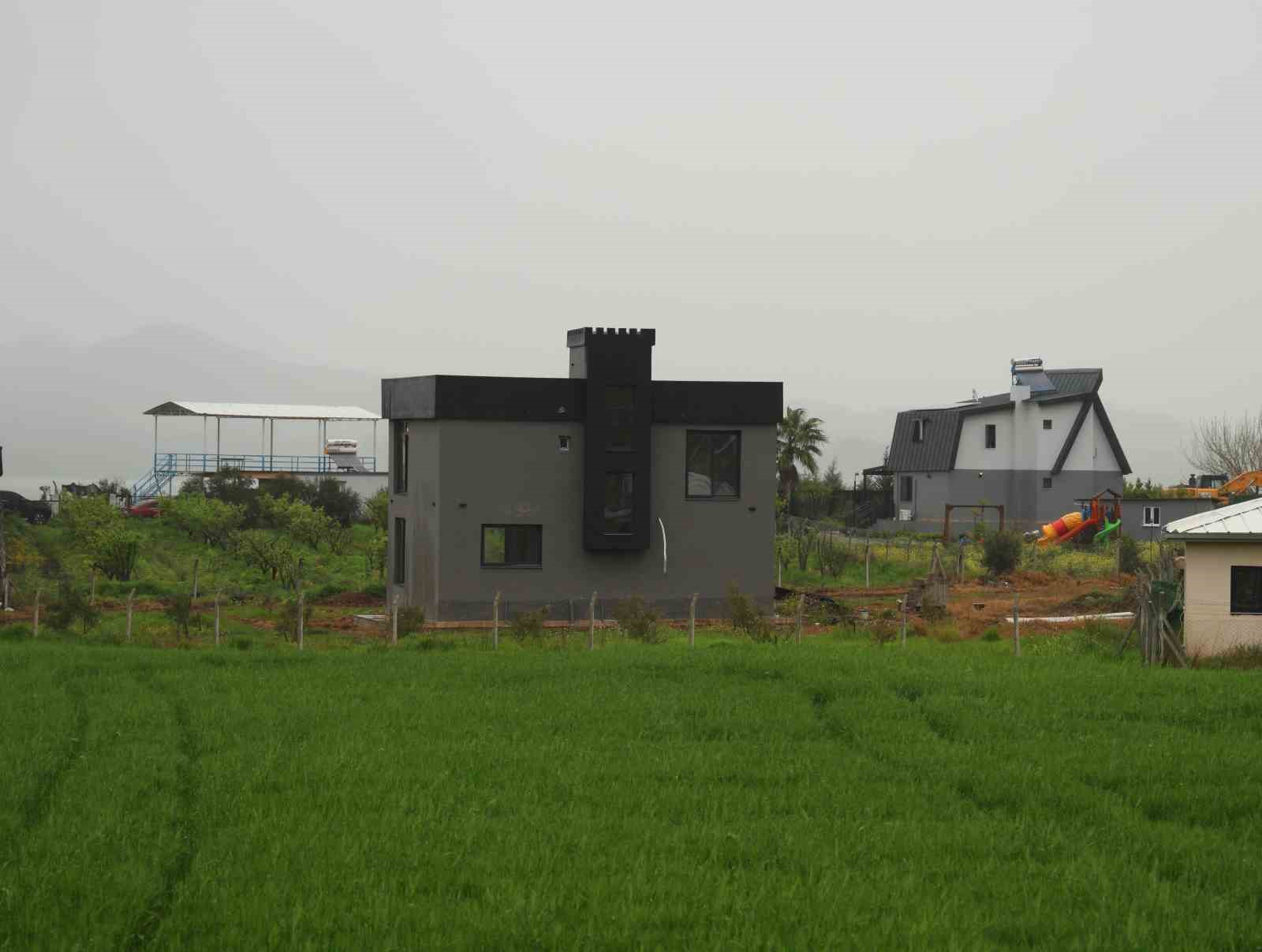 Adana’da yıkım gerginliği: Evini yaktı, gözaltına alındı
