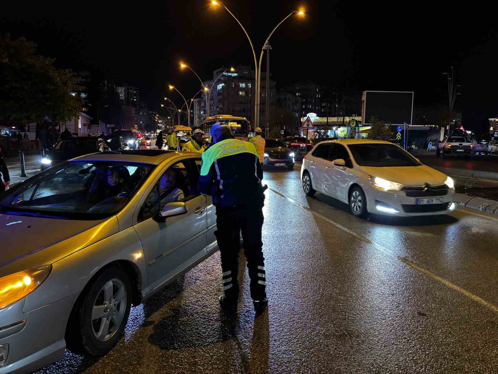 Adana’da "Yılbaşı Huzur ve Güven" uygulaması
