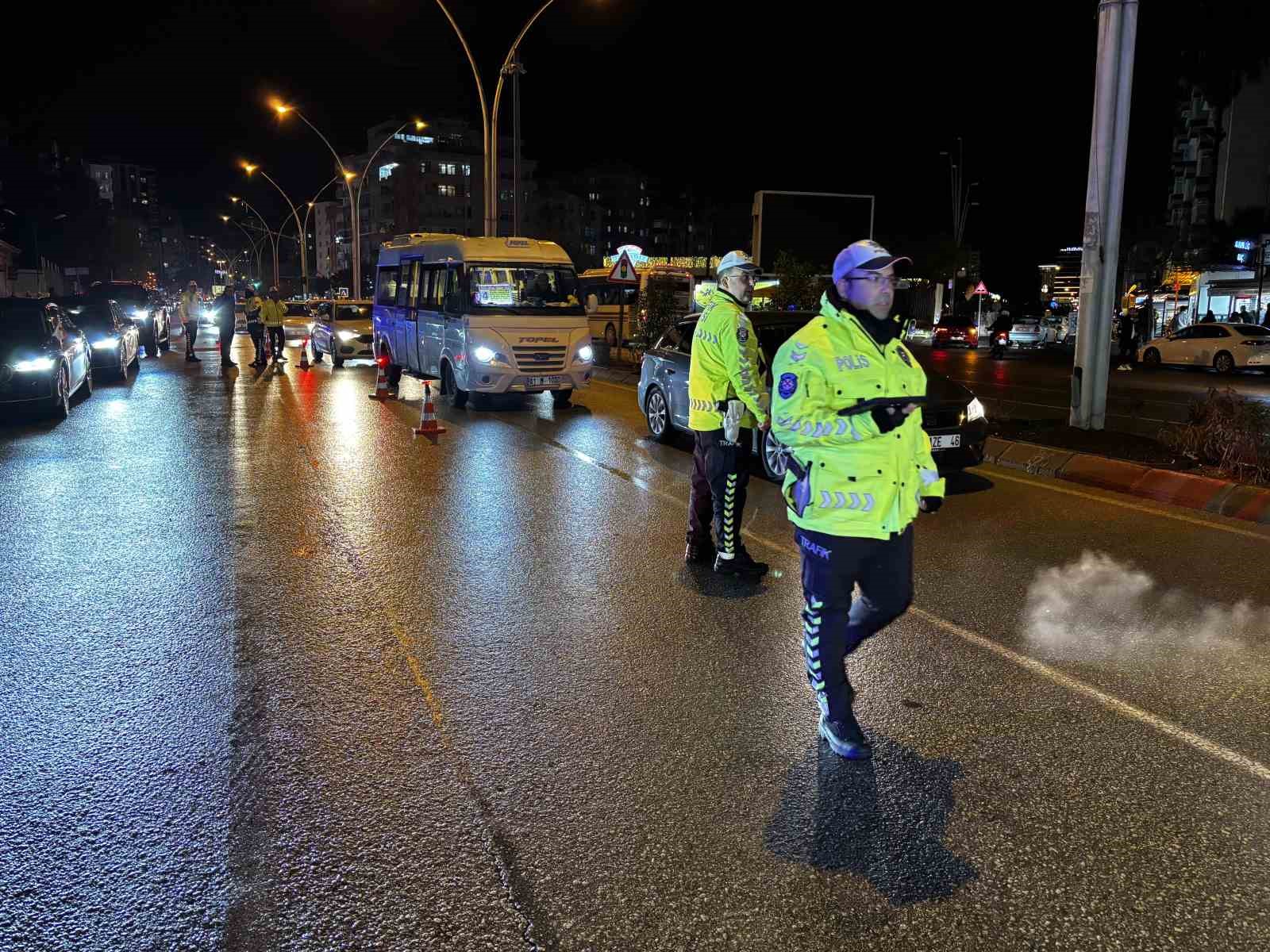 Adana’da "Yılbaşı Huzur ve Güven" uygulaması
