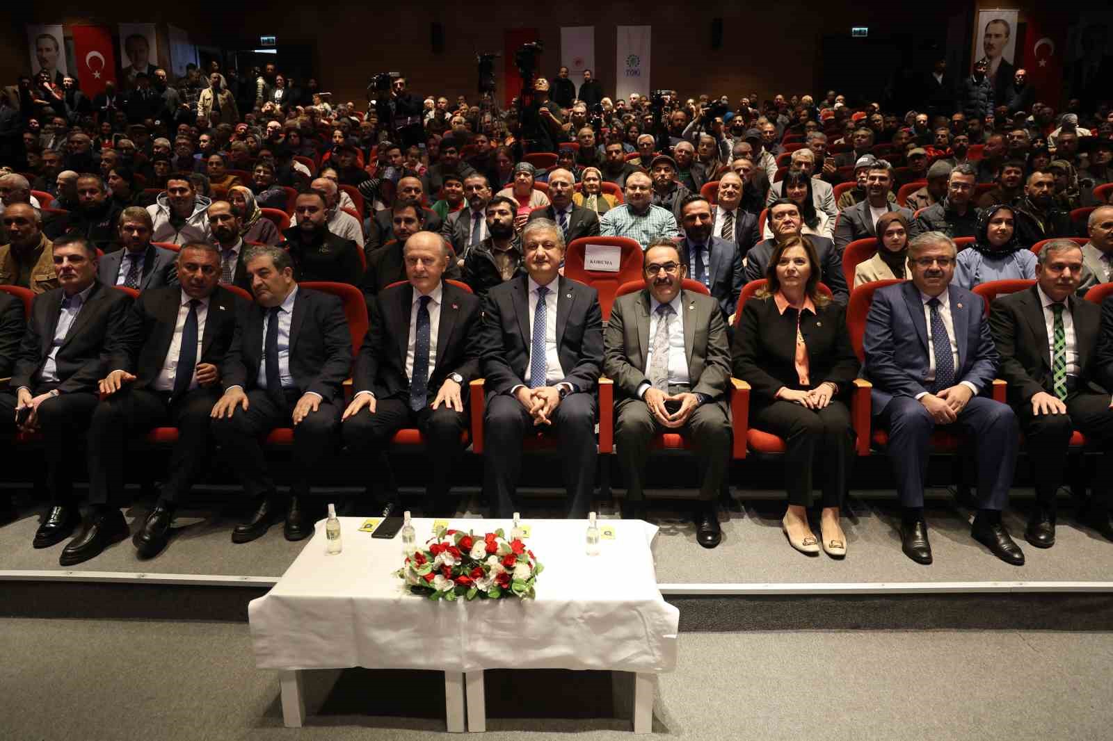 Adana’da ’Yüzyılın Konut Projesi’nin kuraları çekildi
Adana’da ’Yüzyılın Konut Projesi’nin kuraları çekildi