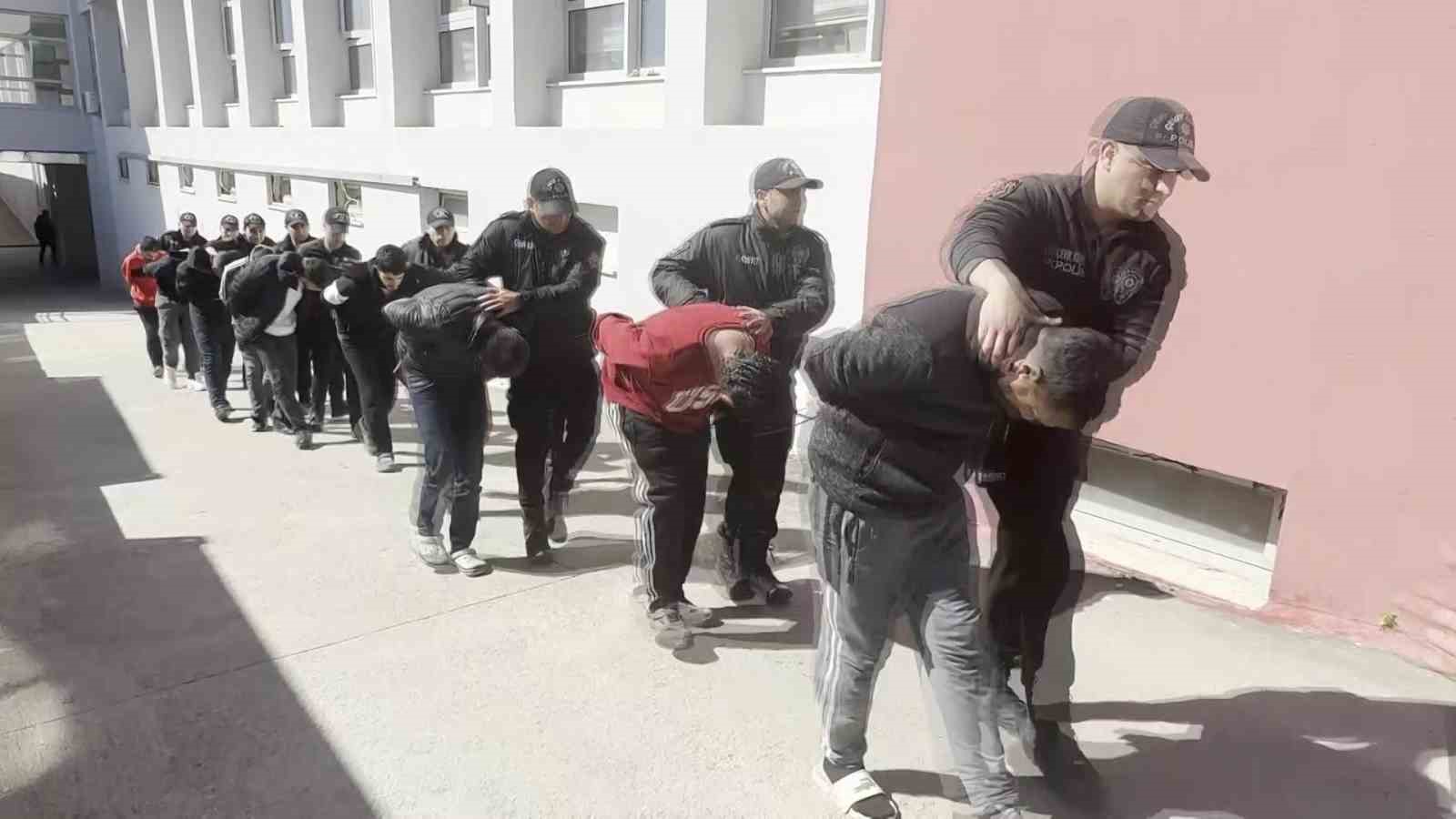 Adana’da zehir tacirlerine operasyon: 11 tutuklama
