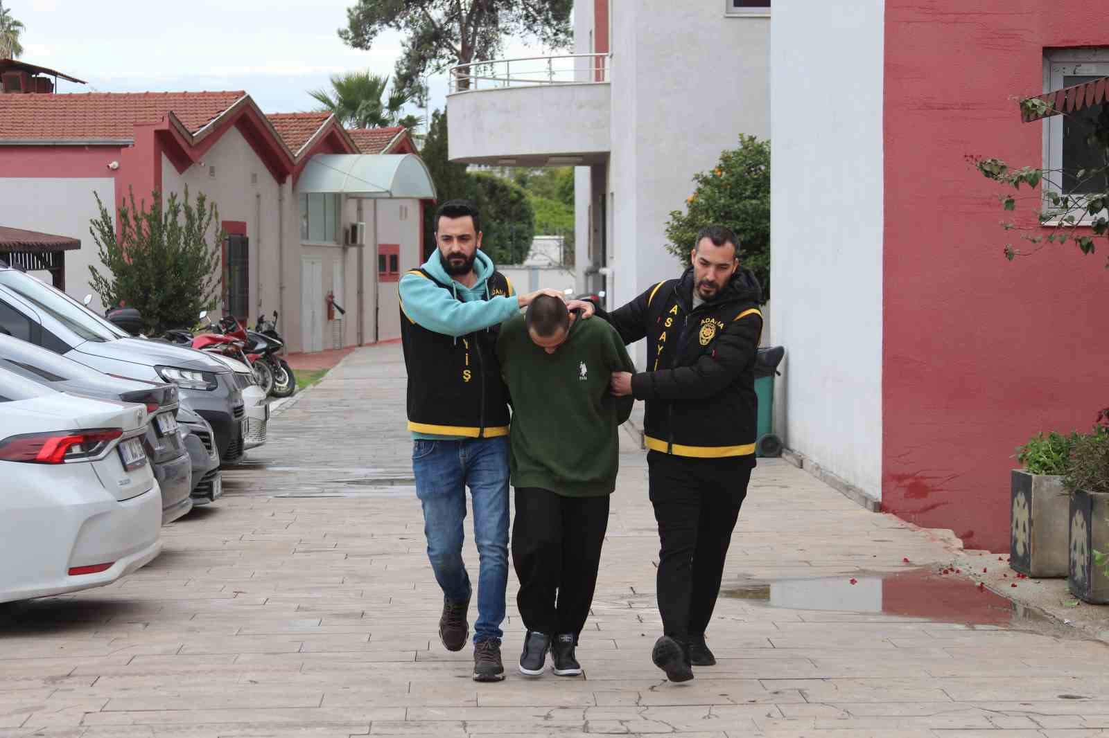 Adana’daki cinayet: 19 yaşındaki genç 4 bin TL alacağı yüzünden öldürülmüş
