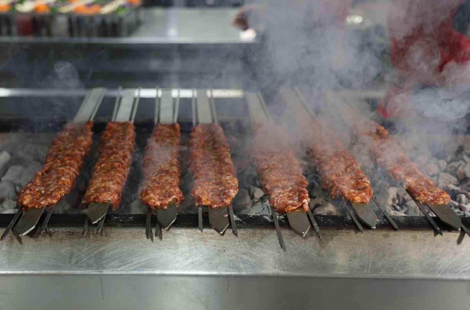 Adanalı kebapçılar Ramazan’a hazır: İftar sofralarında lezzet şöleni yaşanacak
