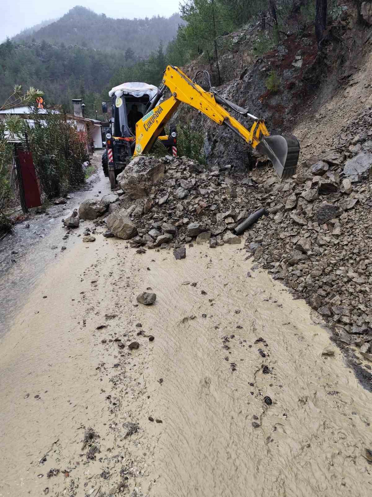 Adana’nın Feke, Saimbeyli ve Kozan ilçelerinde sel sonrası yoğun mesai
Adana’nın Feke, Saimbeyli ve Kozan ilçelerinde sel sonrası yoğun mesai
