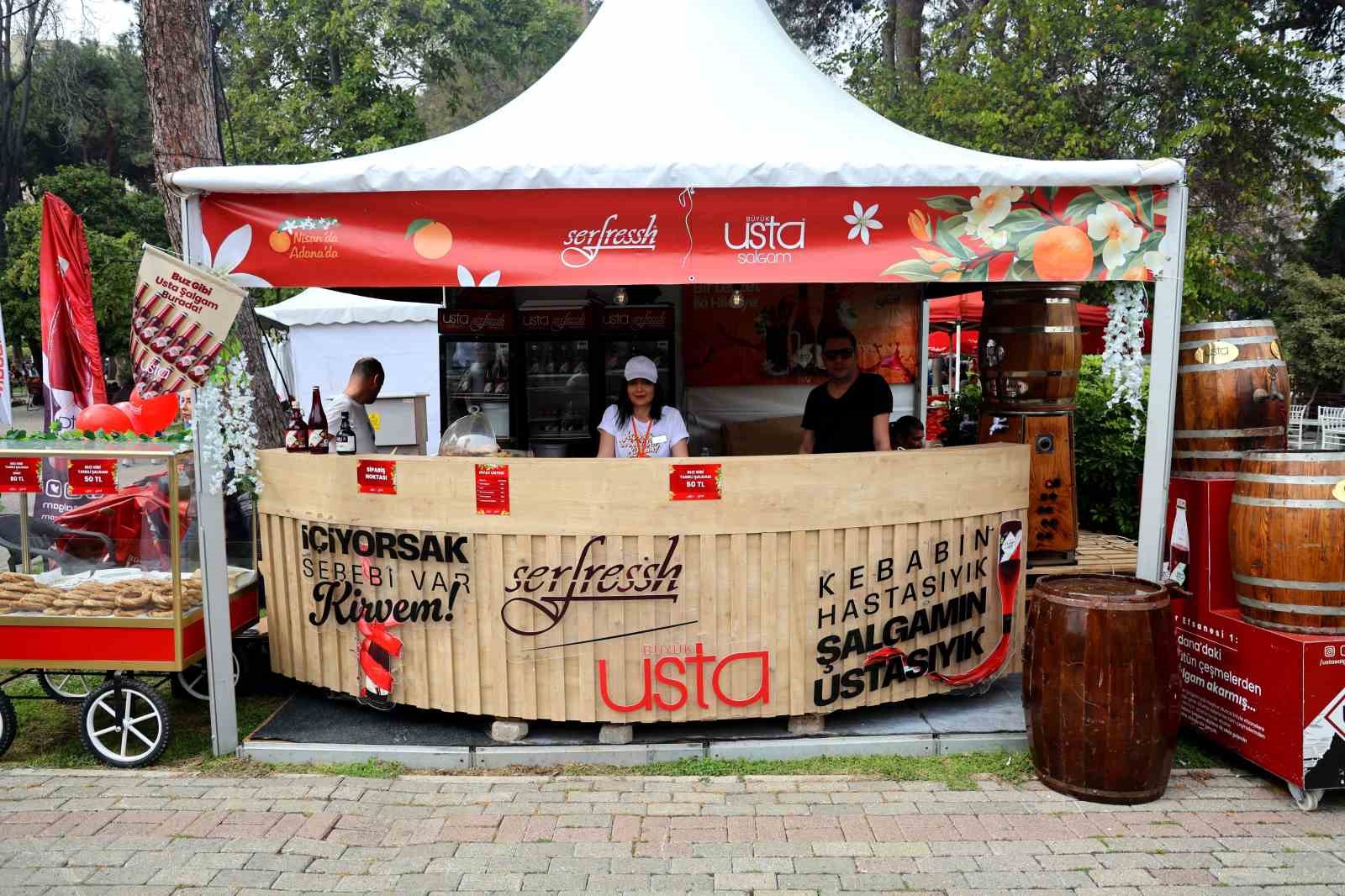 Adana’nın tescilli lezzeti şalgam, karnavalın gözdesi oldu
Adana’nın tescilli lezzeti şalgam, karnavalın gözdesi oldu