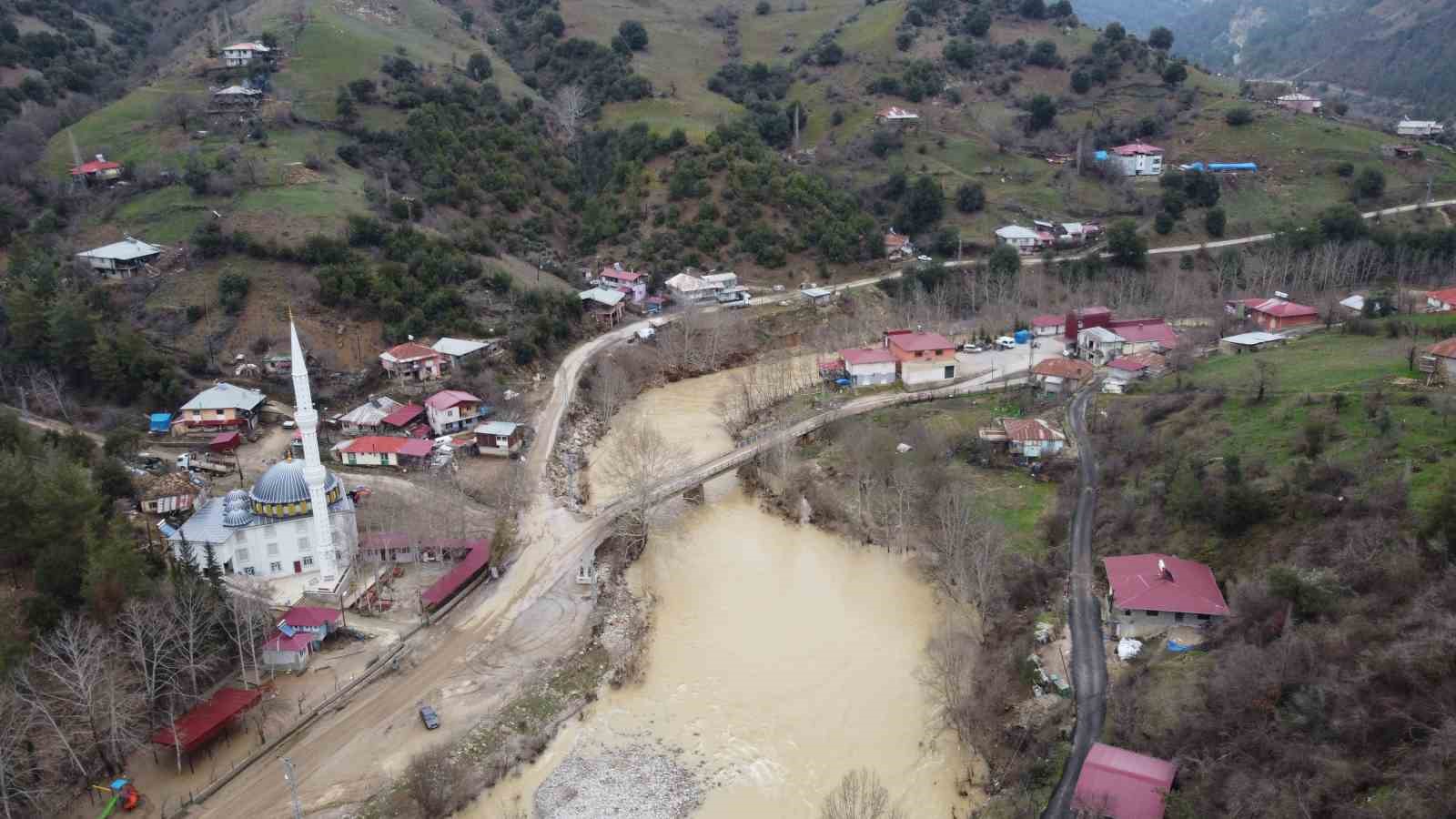 Adana’yı Kayseri ve Sivas’a bağlayan güzergahta ulaşım kontrollü sağlanıyor
Adana’yı Kayseri ve Sivas’a bağlayan güzergahta ulaşım kontrollü sağlanıyor