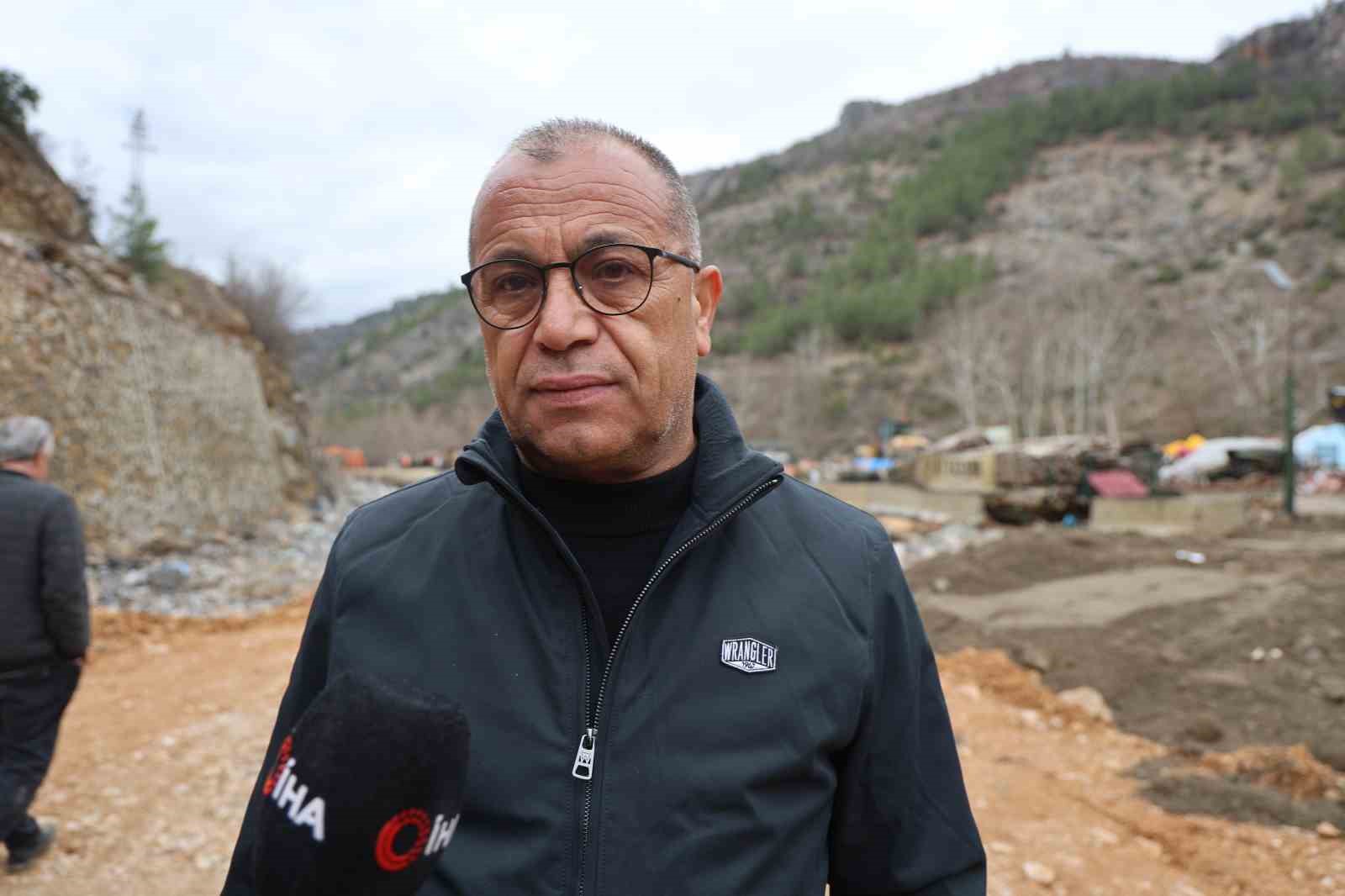 Adana’yı Kayseri ve Sivas’a bağlayan güzergahta ulaşım kontrollü sağlanıyor
Adana’yı Kayseri ve Sivas’a bağlayan güzergahta ulaşım kontrollü sağlanıyor