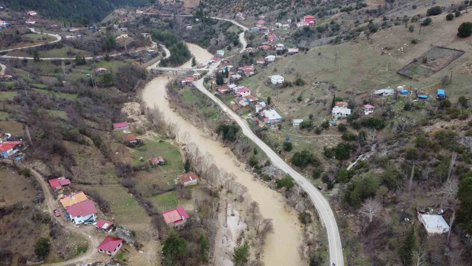 Adana’yı Kayseri ve Sivas’a bağlayan güzergahta ulaşım kontrollü sağlanıyor
Adana’yı Kayseri ve Sivas’a bağlayan güzergahta ulaşım kontrollü sağlanıyor