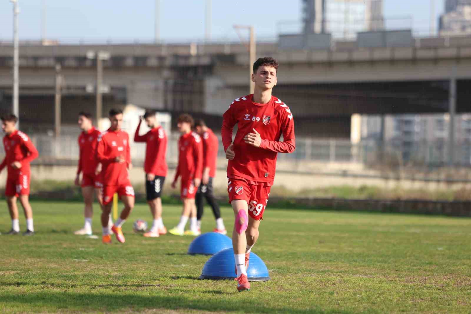 Adem Yeşilyurt: "Fenerbahçe’de forma rekabetine girmek istiyorum"
