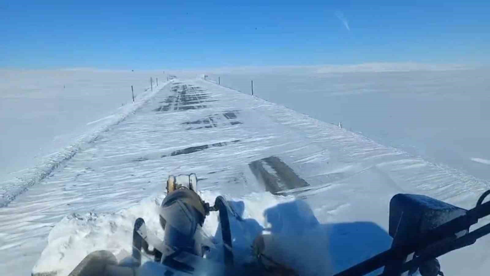 Adilcevaz-Malazgirt kara yolu ulaşıma açıldı
