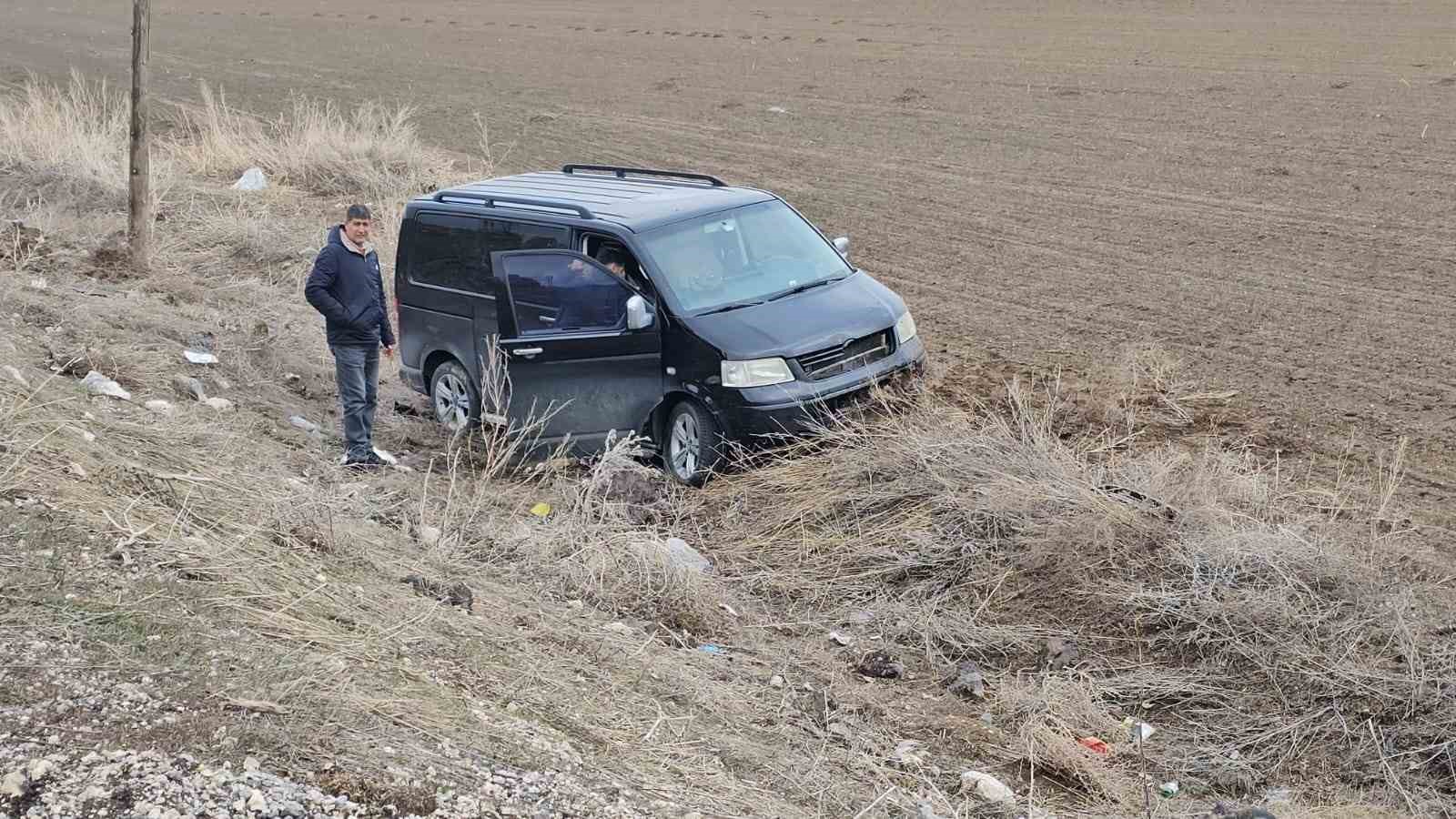 Adilcevaz’da kontrolden çıkan araç takla attı: 1 kişi yaralandı
