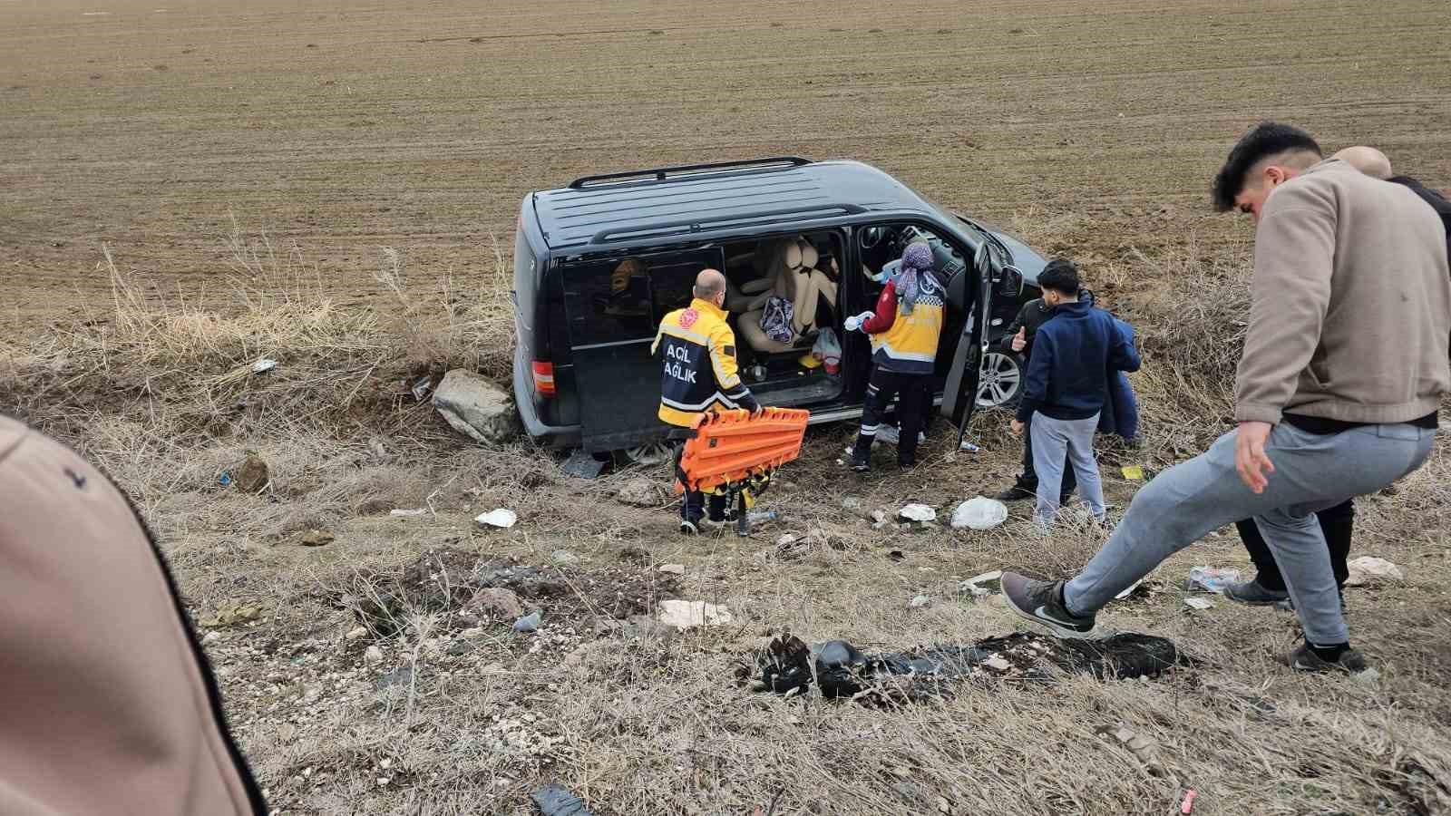 Adilcevaz’da kontrolden çıkan araç takla attı: 1 kişi yaralandı
