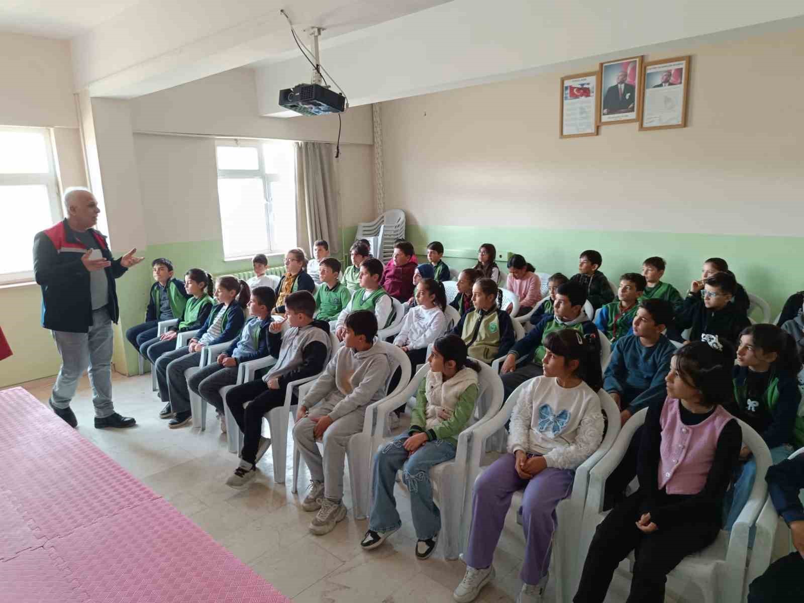 Adilcevaz’da öğrencilere gıda, hijyen ve israf bilinci eğitimi
