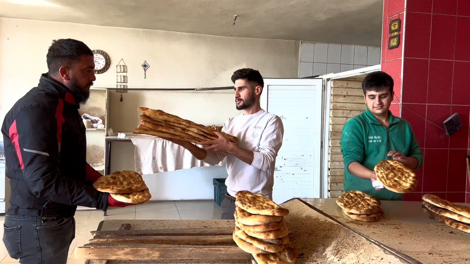 Adilcevaz’da üç fırın Ramazan pidesini eski fiyattan satacak
