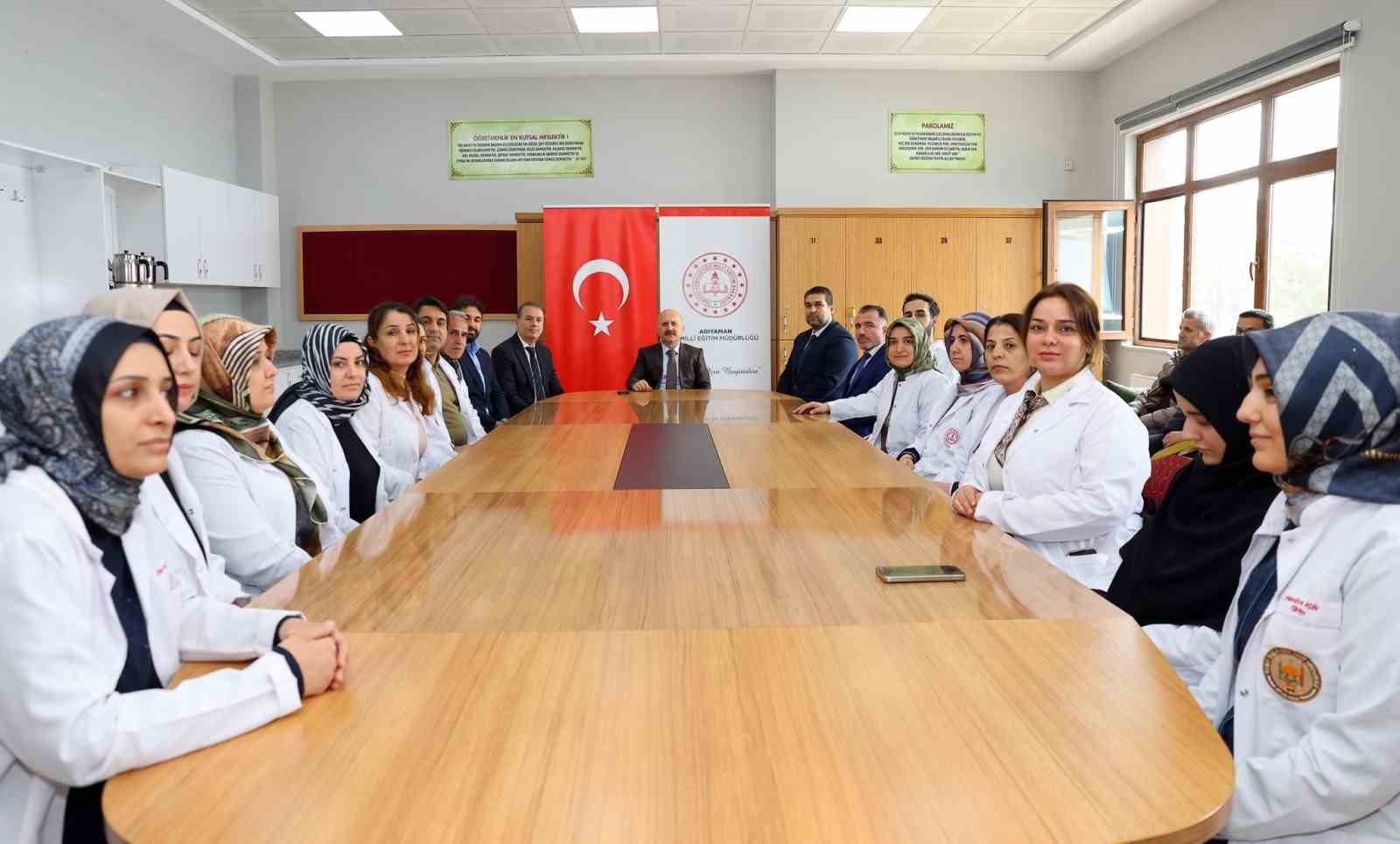 Adıyaman Valisi Osman Varol öğrencilerle buluştu
