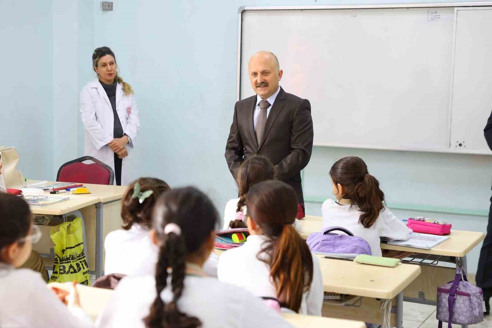 Adıyaman Valisi Osman Varol öğrencilerle buluştu
