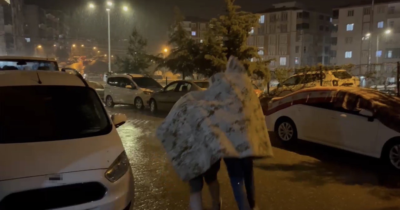 Adıyaman’a fındık büyüklüğünde dolu yağdı
