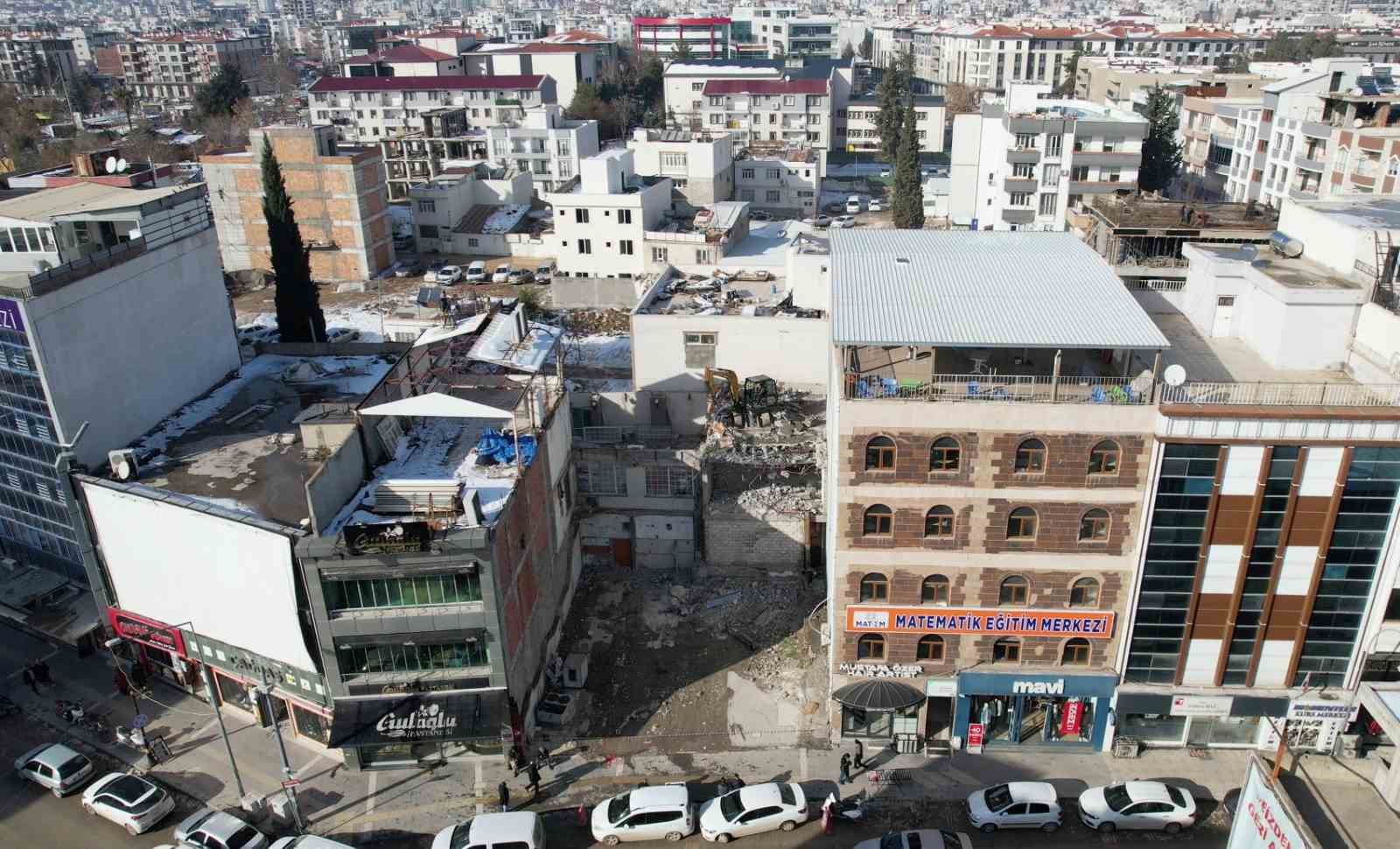 Adıyaman’da binalar daha güvenli şekilde yıkılıyor
