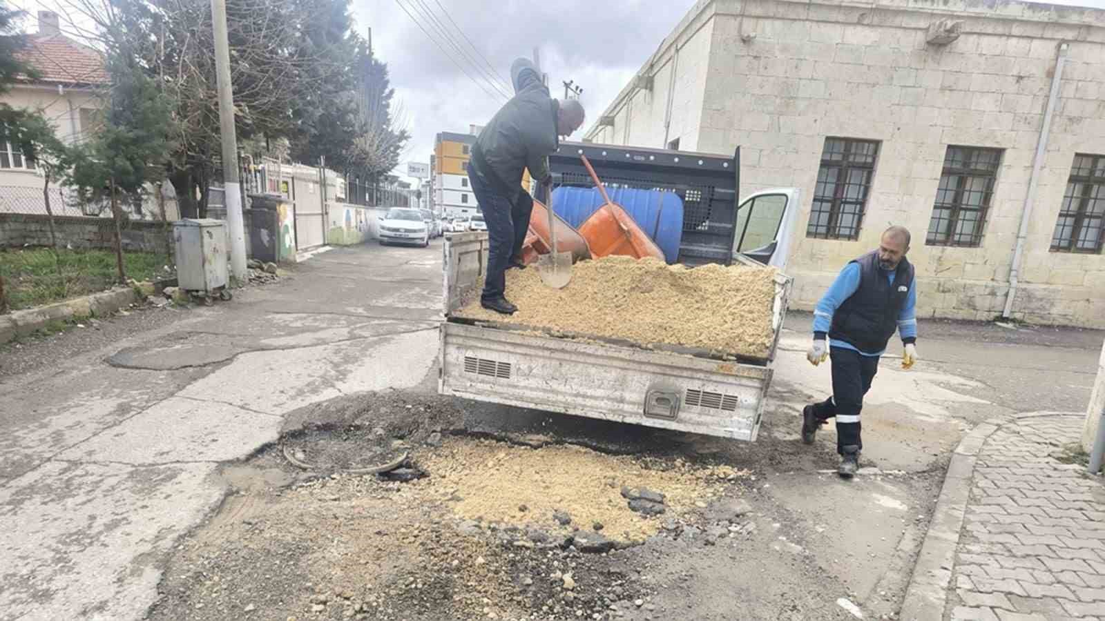 Adıyaman’da bozulan yollara müdahale
