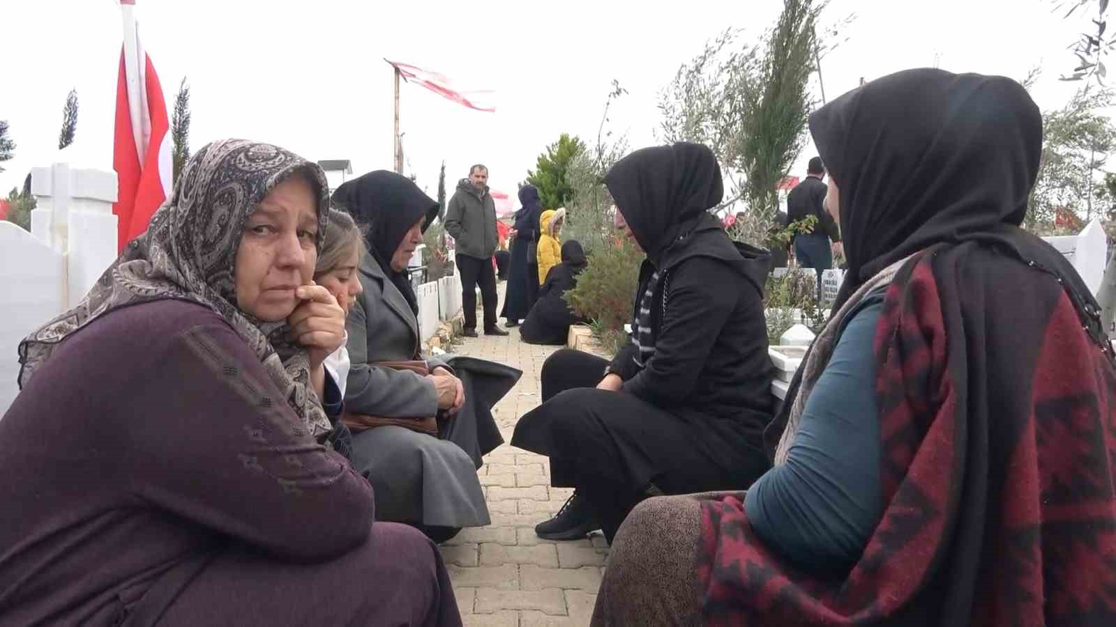Adıyaman’da deprem şehitliğine bayram ziyareti
