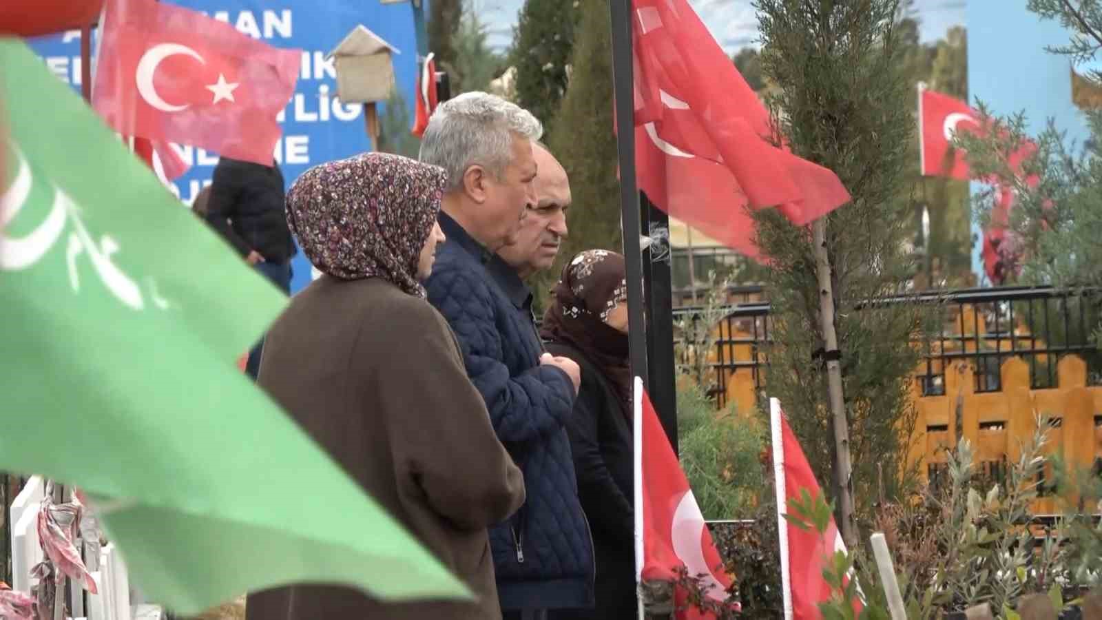 Adıyaman’da deprem şehitliğine bayram ziyareti
