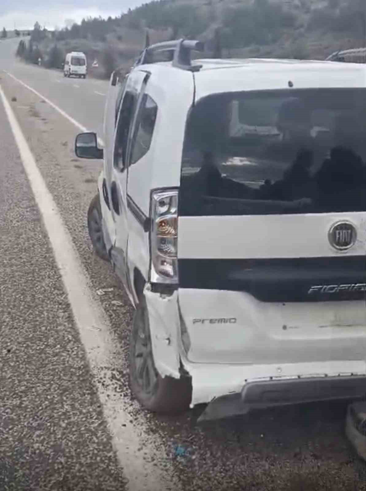 Adıyaman’da hafif ticari araç otomobille çarpıştı: 5 yaralı
