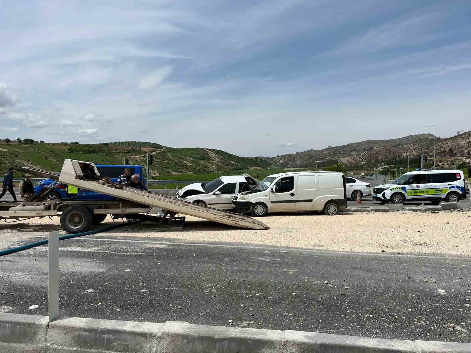 Adıyaman’da iki araç çarpıştı: 4 yaralı
