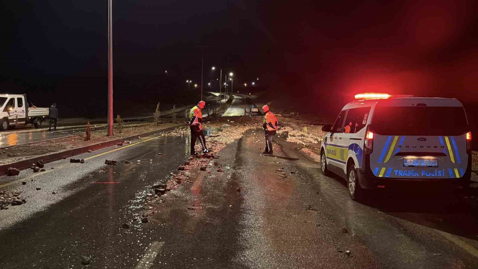 Adıyaman’da şiddetli yağış heyelana neden oldu
